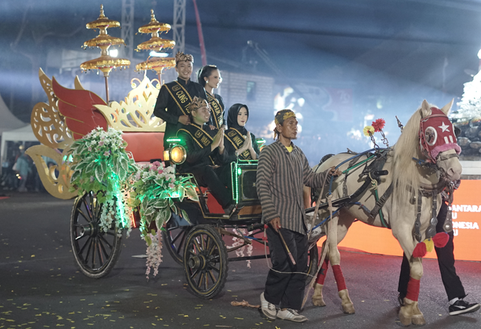 Salah satu peserta tampil memukau di acara Tuban Specta Night Carnival (31/08).