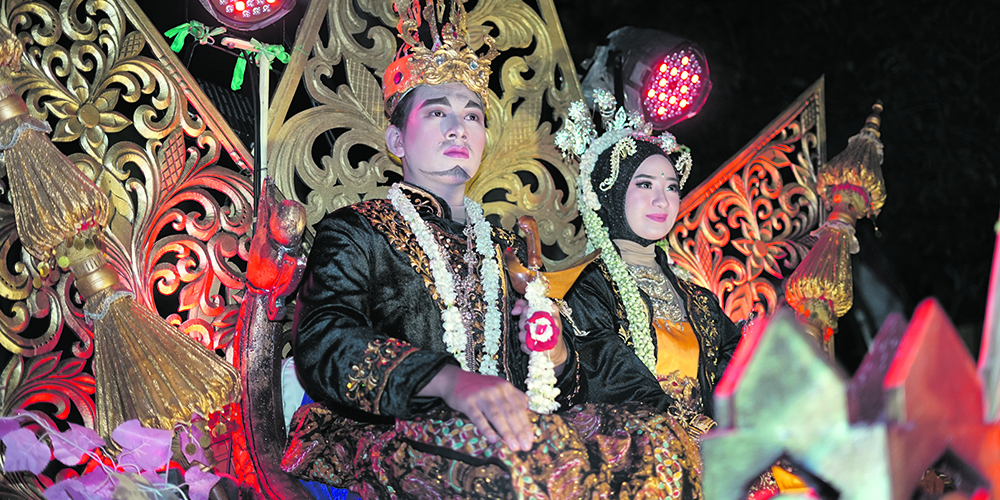 Pengantin Yogyakarta dengan tata rias Paes Ageng Jangan Menir.