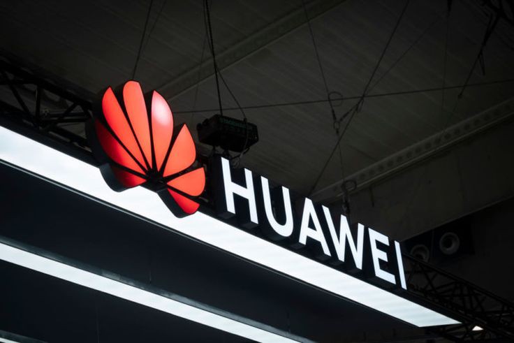 Harga dan spesifikasi ponsel lipat tiga Huawei Mate XT.