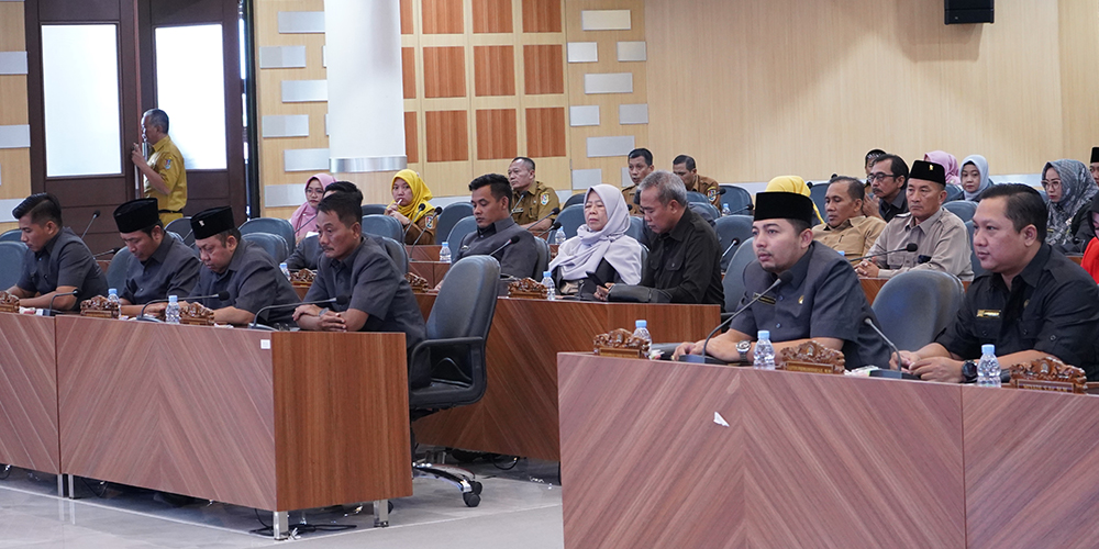 Anggota DPRD Tuban saat mengikuti rapat paripurna Senin (2/9)&nbsp;lalu, yang masih dipimpin Ketua Sementara DPRD Tuban.