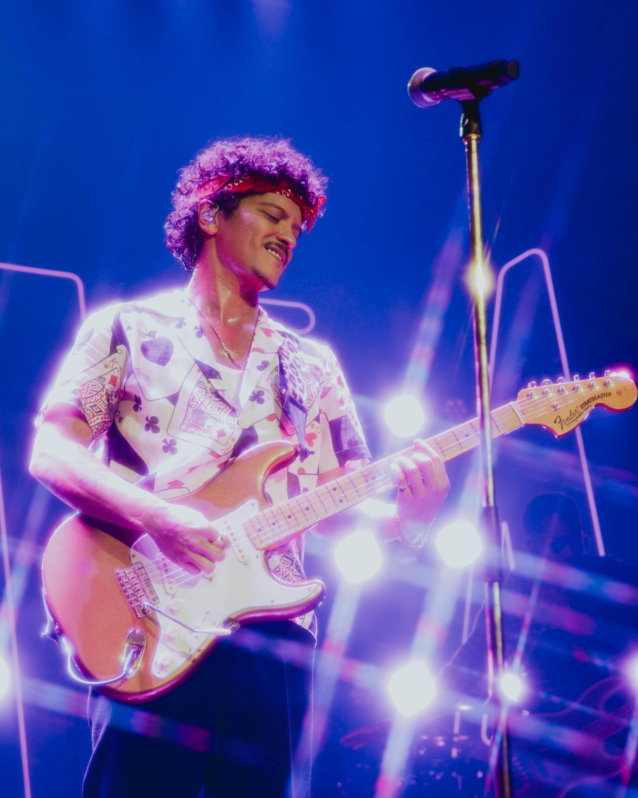 Bruno Mars saat konser di Jakarta International Stadium.