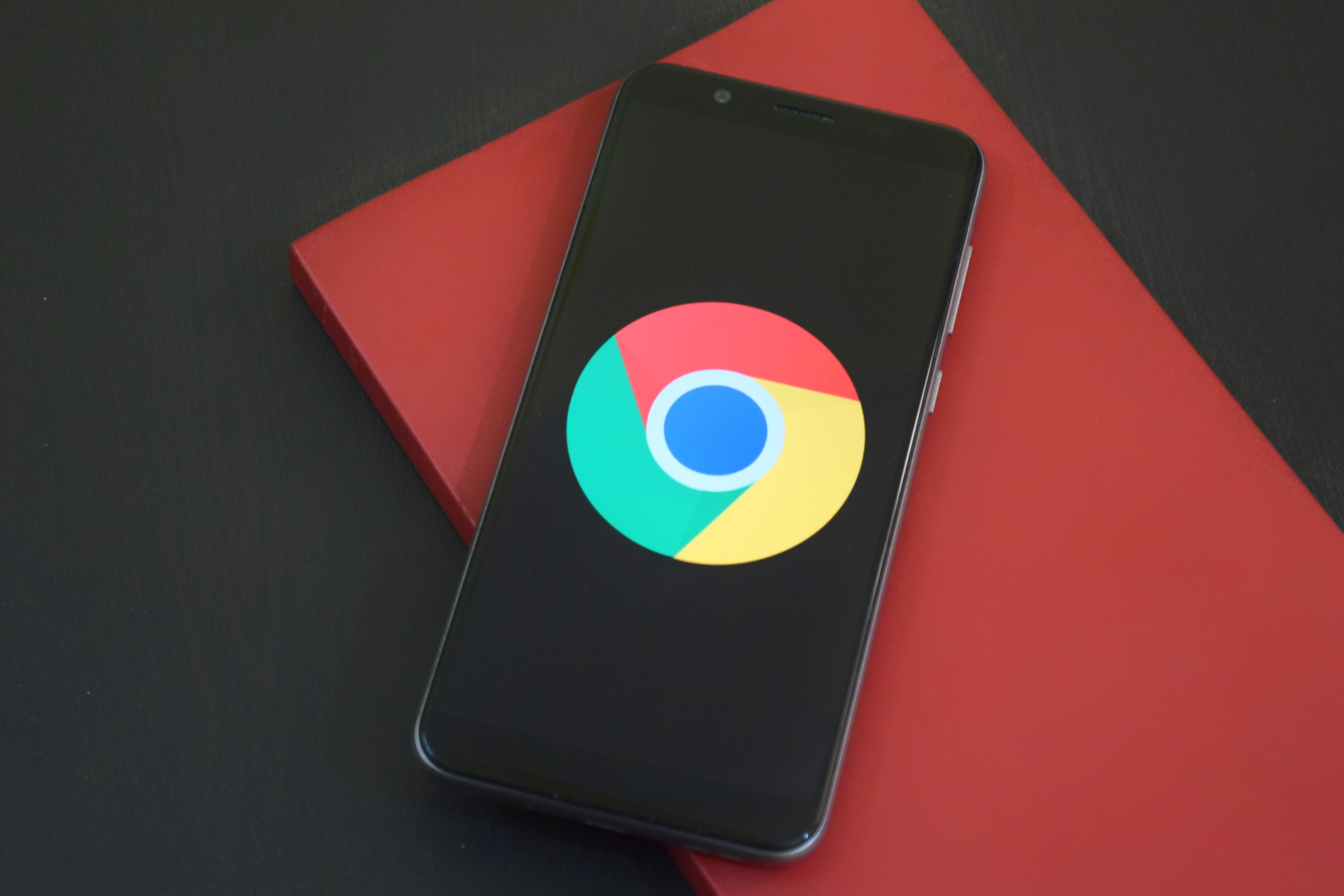 Google Chrome yang terus melakukan pembaruan.