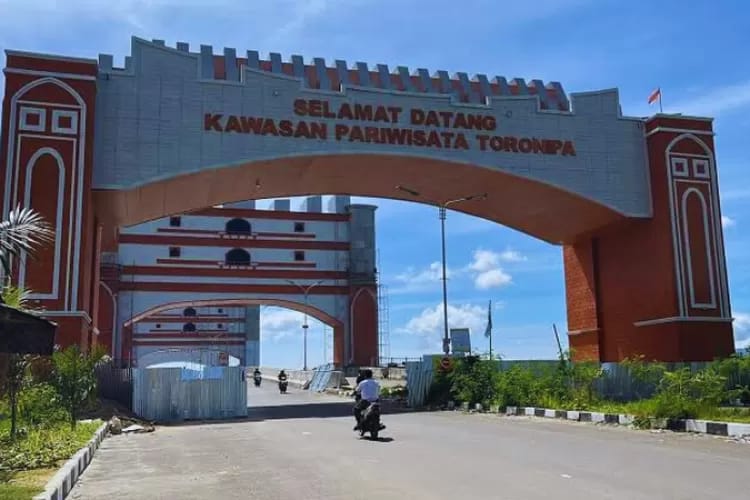 Tampilan gapura wisata di Kabupaten Konawe, Sulawesi Tenggara yang diklaim bisa bertahan 25 tahun.