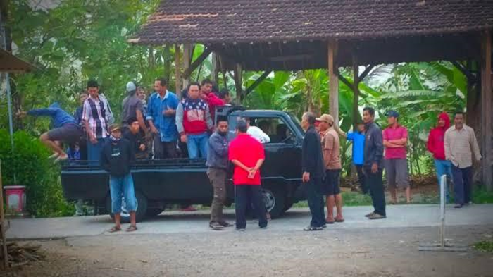 Protes dari keluarga korban yang mendatangi Ponpes di Trenggalek terkait kasus dugaan asusila.