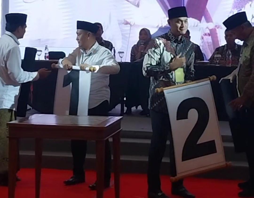 Pengambilan nomor urut pasangan calon bupati - wakil bupati Tuban.