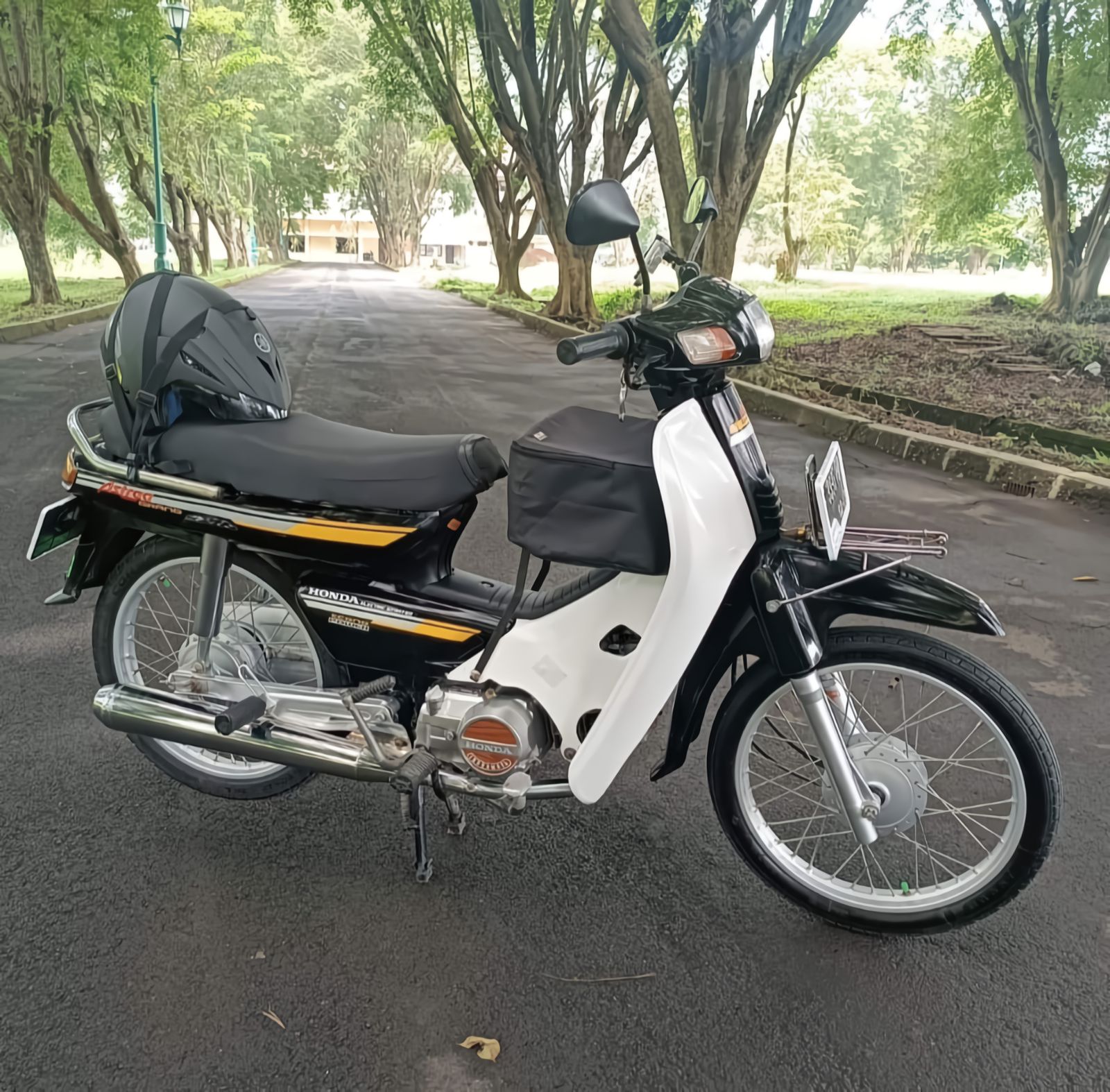 Potret motor lawas Astrea Grand.