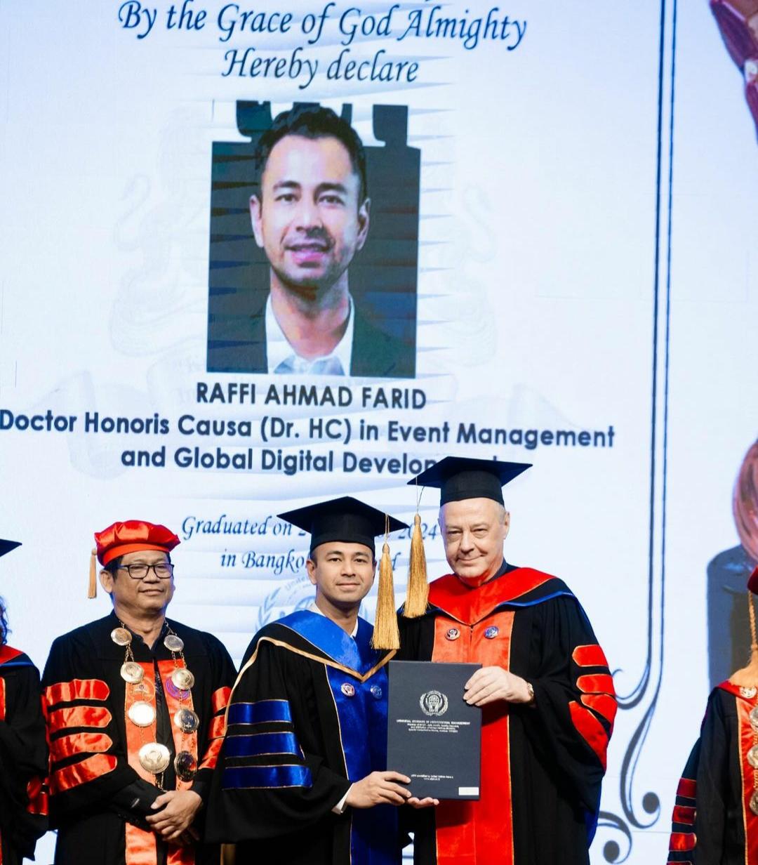 Penyematan gelar doktor honoris kausa kepada Raffi Ahmad.