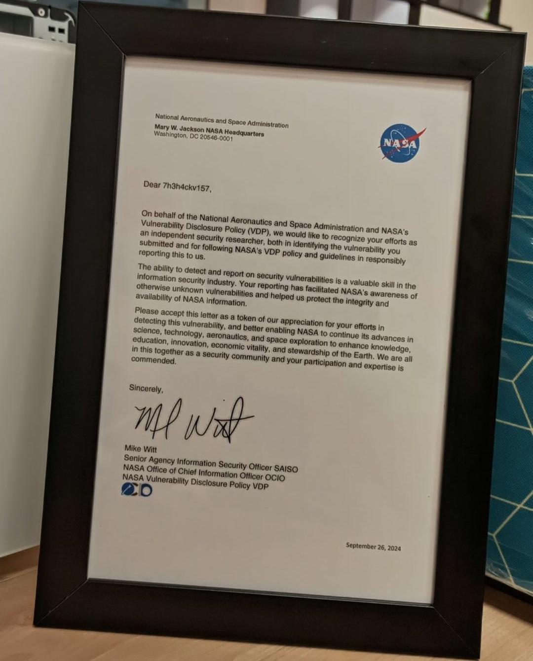 Piagam dari NASA yang diberikan untuk hacker yang membobol website mereka.
