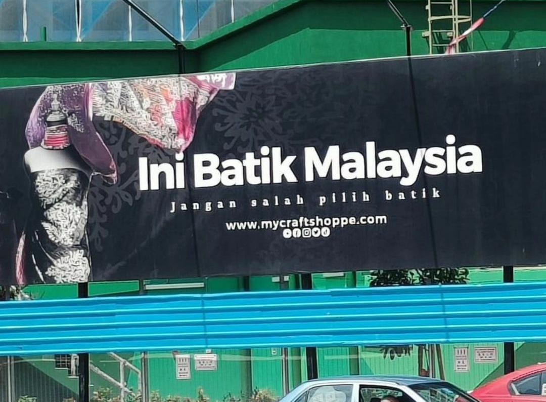 Baliho Ini Batik Malaysia yang memancing kemarahan masyarakat Indonesia.