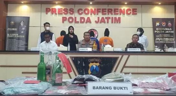 Pers rilis Polda Jatim terkait kasus tukar pasangan di Kota Batu.