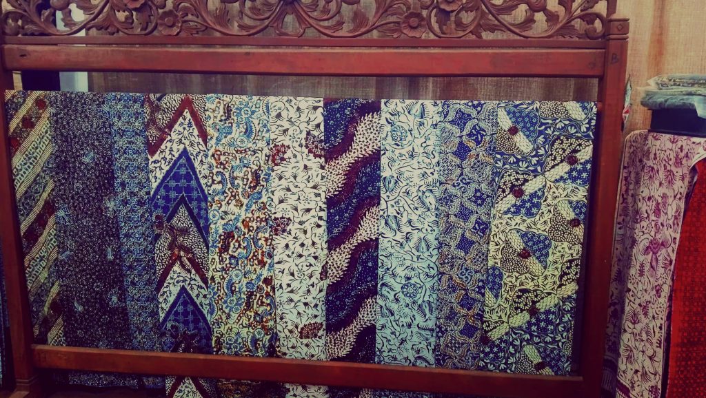 Batik Gedog Tuban yang memiliki ciri khas dan keunikannya tersendiri.