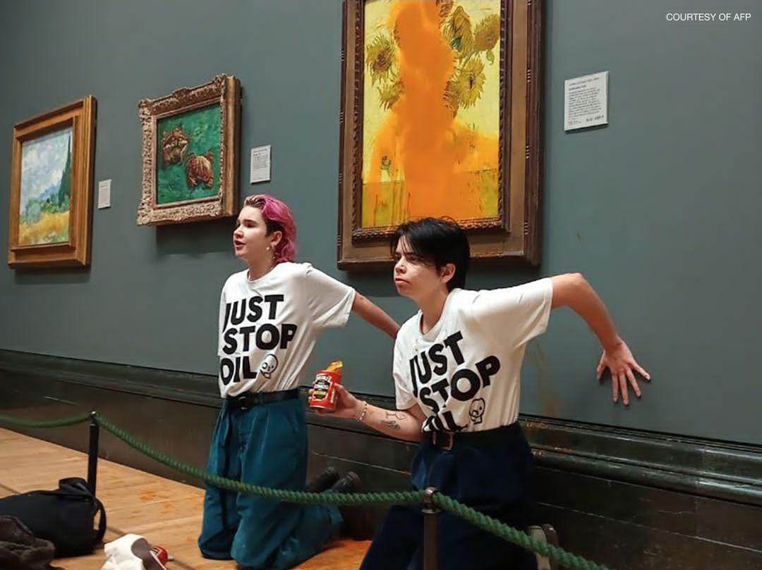 Aksi perusakan lukisan Van Gogh oleh sejumlah aktivis.