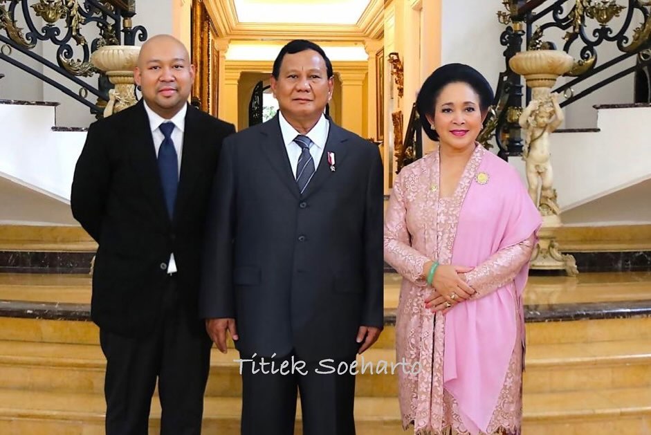 Unggahan di akun Instagram Titiek Soeharto yang menampilkan foto bareng Prabowo Subianto.