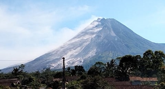 Aktivitas Gunung Merapi yang dilaporkan kembali meningkat.
