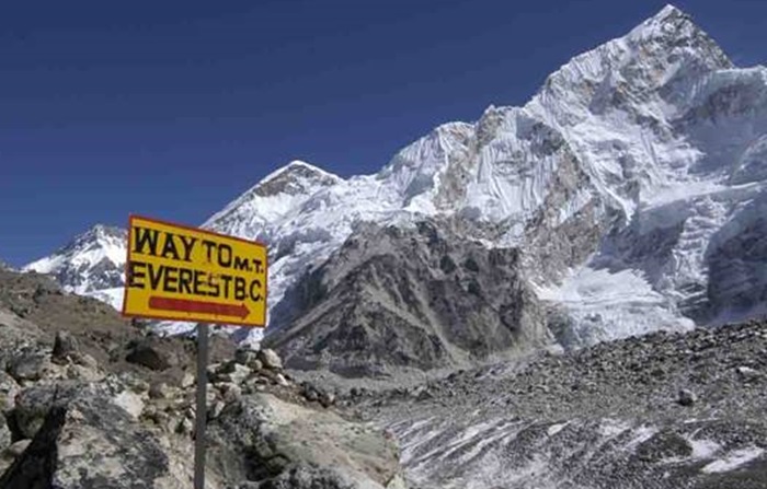 Gunung Everest yang diungkap ketinggiannya bertambah.