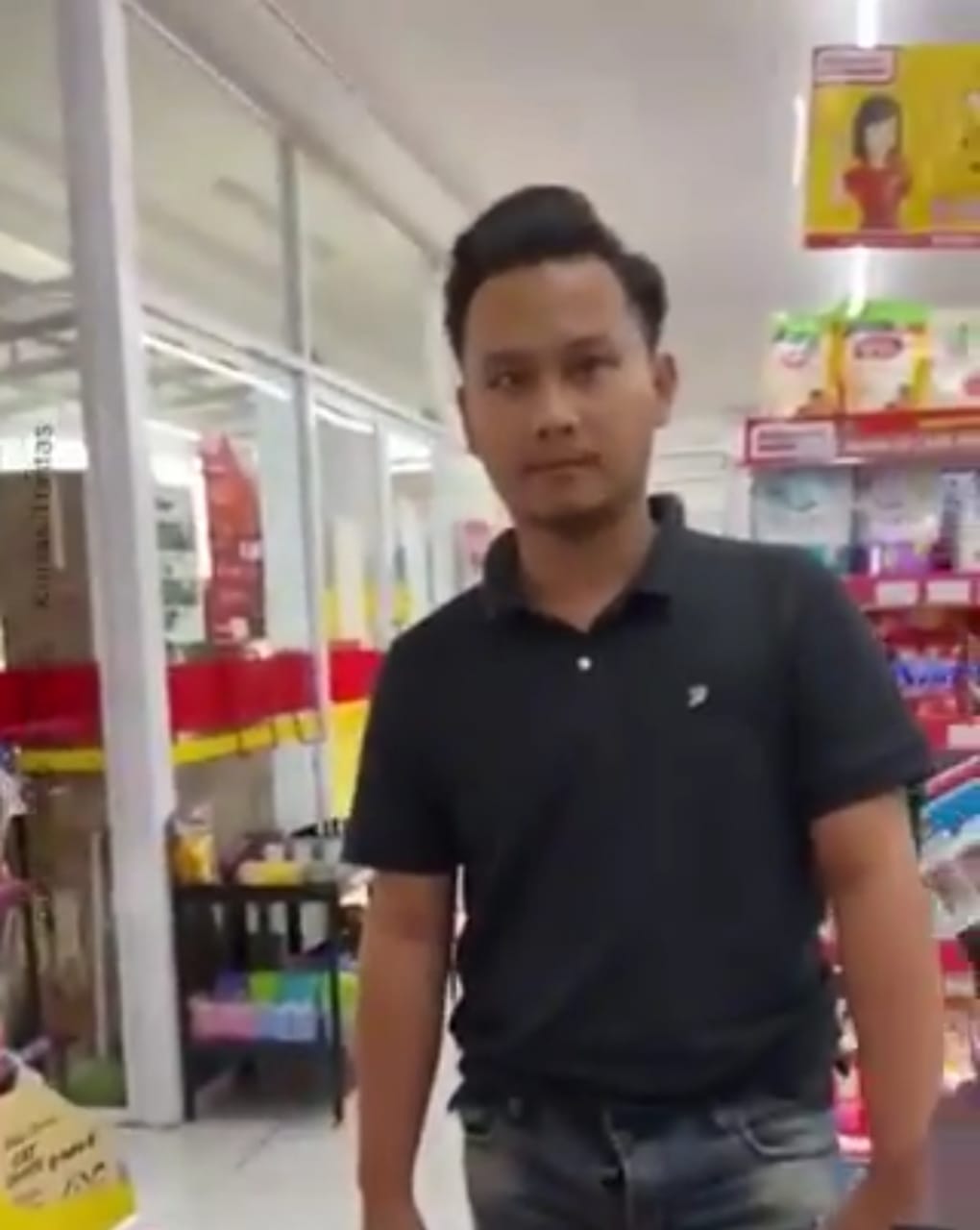 Tampang mahasiswa Lampung yang kerap menampilkan alat kelamin di minimarket.