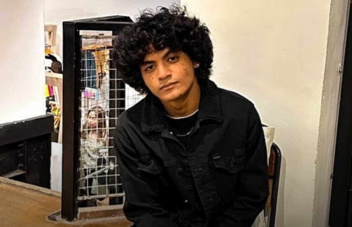 Vadel Badjideh yang semakin ramai diperbincangkan publik akibat dugaan menghamili Laura Meizani atau Lolly, anak Nikita Mirzani.