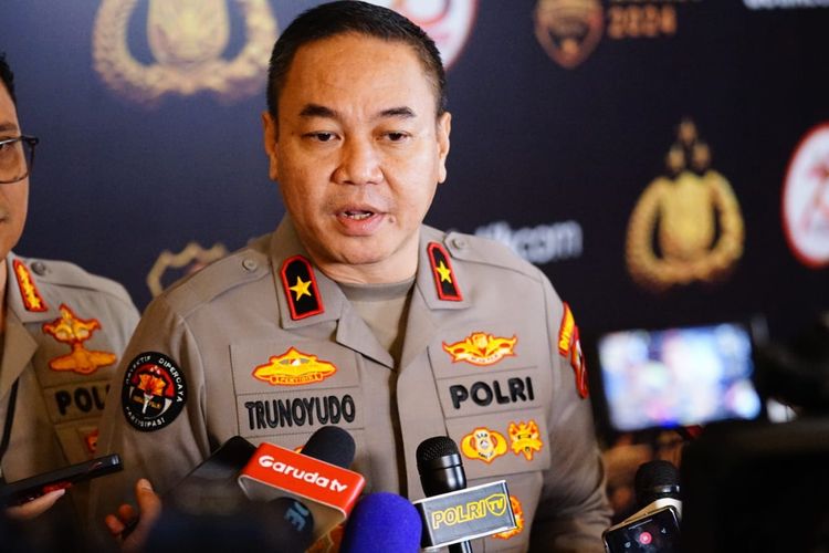 Karo Penmas Divisi Humas Polri, Brigjen Trunoyudo Wisnu Andiko saat memberi keterangan ke awak media.