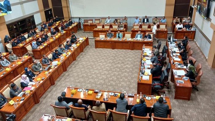 Sejumlah hakim menyuarakan aspirasinya dalam pertemuan bersama pimpinan DPR di Ruang Komisi III, Selasa (8/10).