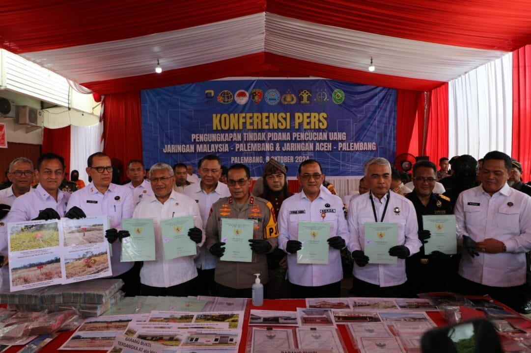 Pers rilis kasus narkoba beromzet miliaran rupiah.