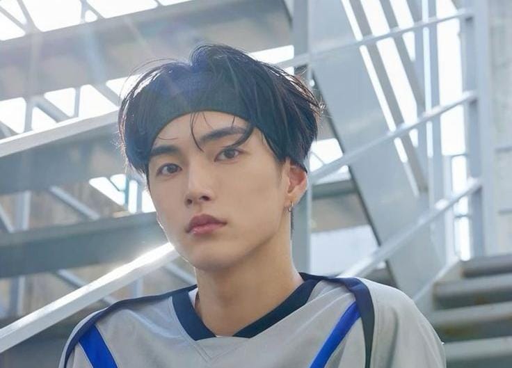Seunghan, salah satu anggota grup RIIZE.