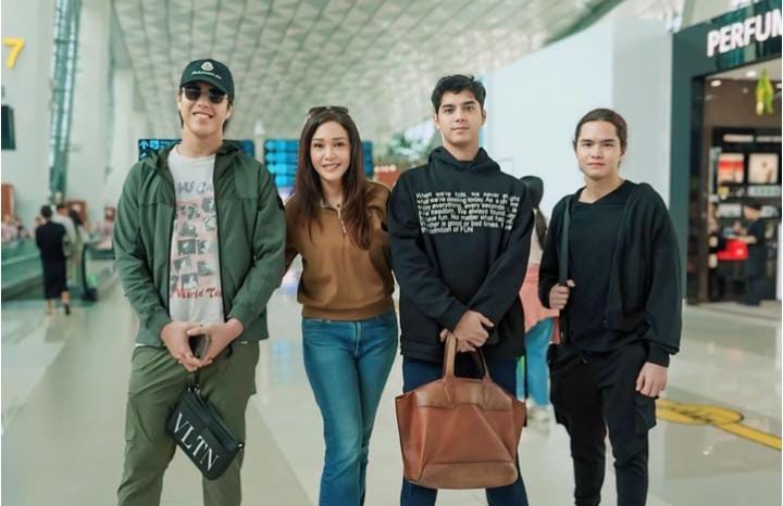 Al, El, dan Dul, personel Lucky Laki bersama sang ibu Maia Estianty.
