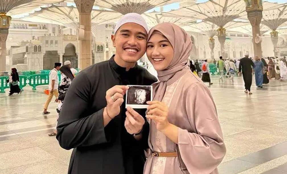Kaesang Pangarep dan Erina Gudono yang mengumumkan kelahiran anak pertamanya.