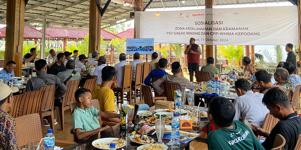 Deklarasi bersama Zona Keselamatan dan Keamanan Navigasi di Kafe Pantai Kelapa Tuban, Jumat (11/10).