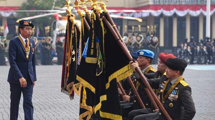 Jokowi yang membentuk Korps Pemberantas Korupsi Polri.