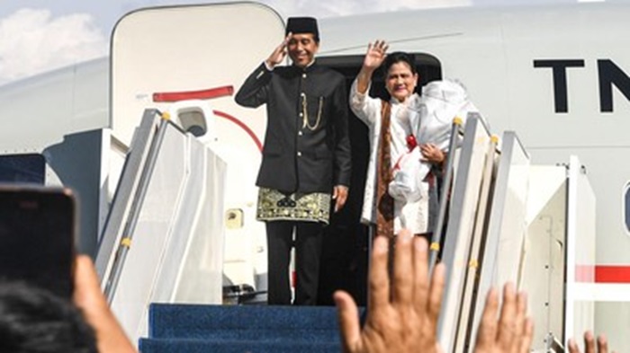 Jokowi saat berpamitan untuk pulang ke Solo.