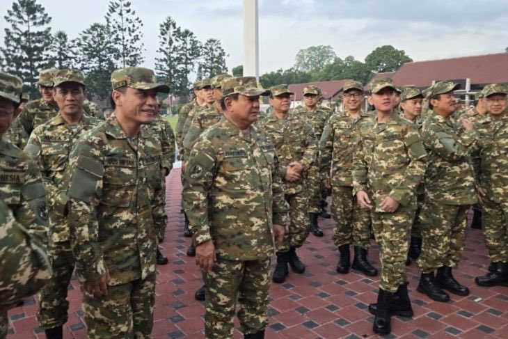 Prabowo Subianto yang mengajak Kabinet Merah Putih di Akademi Militer.