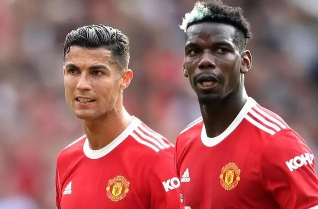 Cristiano Ronaldo saat masih berseragam Manchester United bersama Paul Pogba.