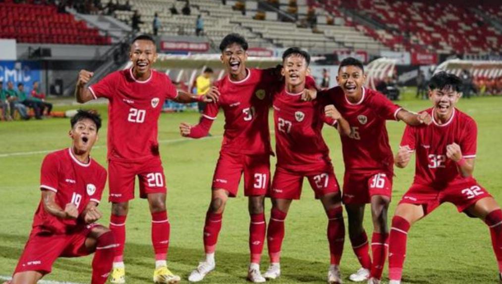 Garuda muda saat selebrasi gol.