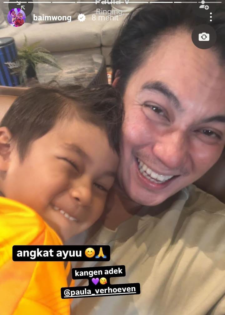 Unggahan status Baim Wong yang menunjukkan usai video call bersama Paula Verhoeven.