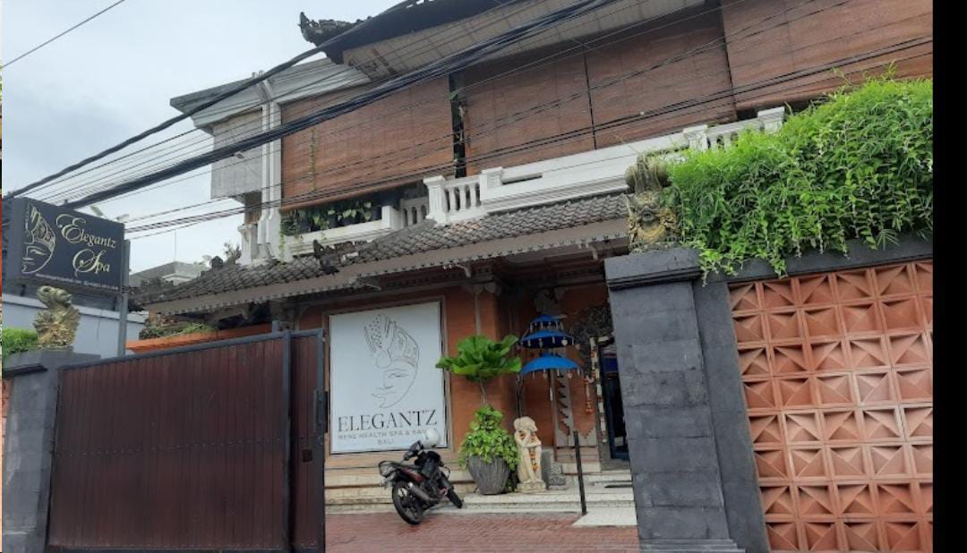 Elegantz SPA sebelum disegel polisi.