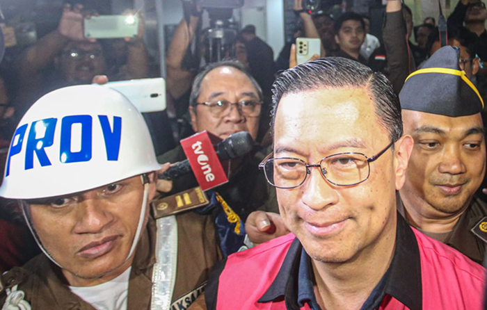 Tom Lembong saat berjaket tahanan korupsi Kejagung.
