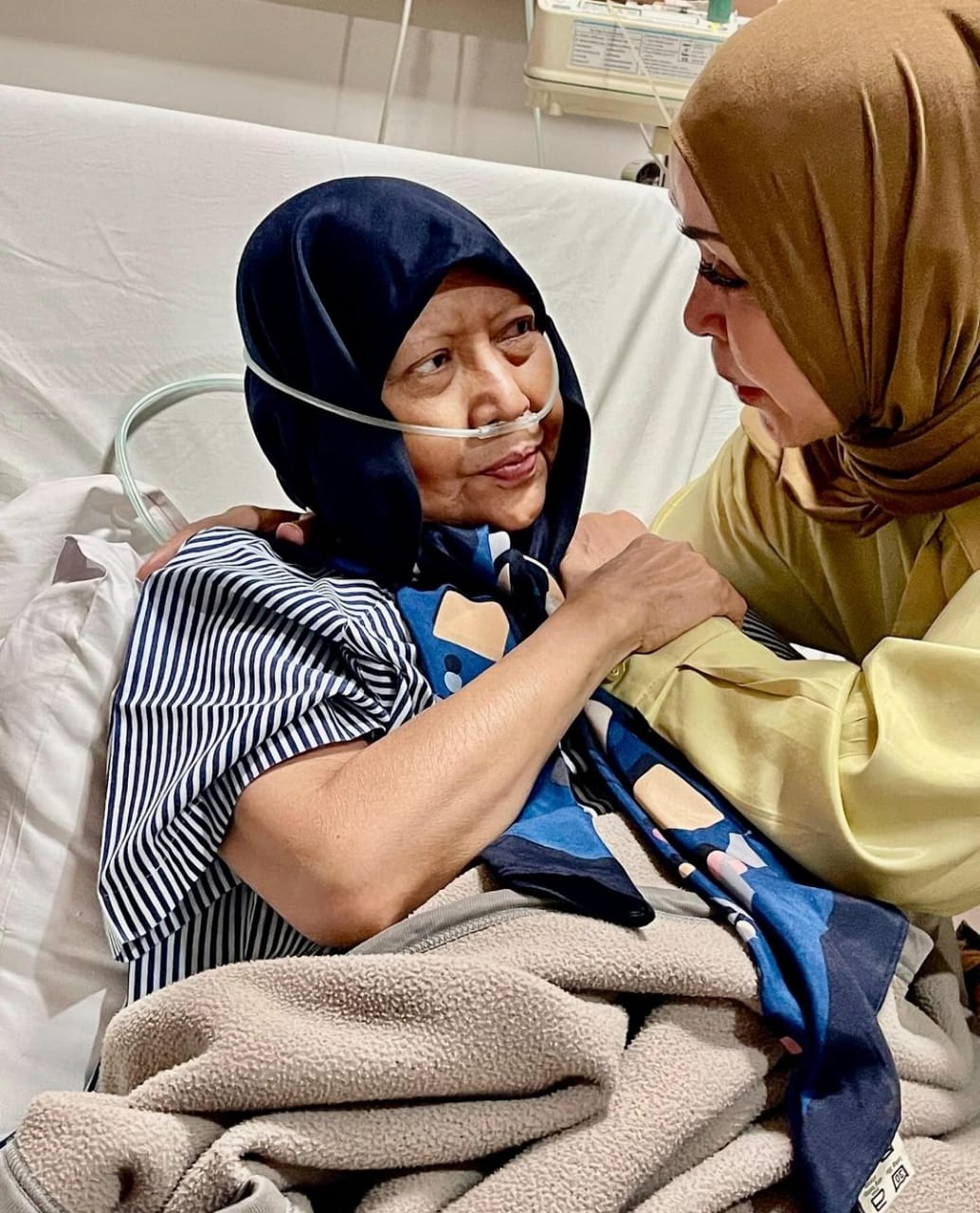 Dina Mariana saat masih berjuang melawan kanker.