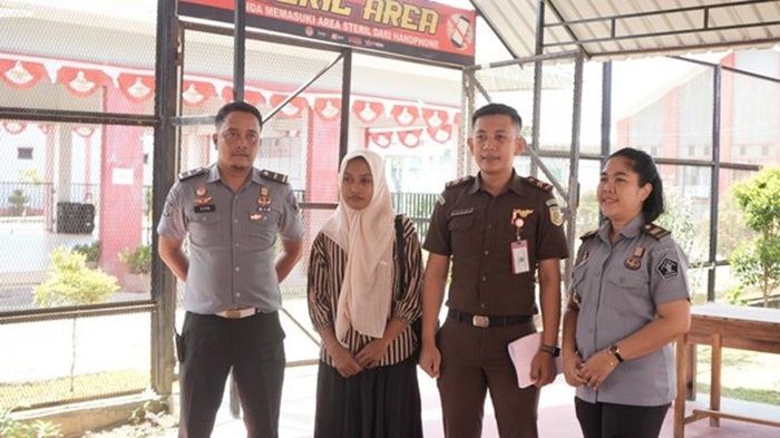 Guru Supriyani saat digiring untuk dipenjarakan.