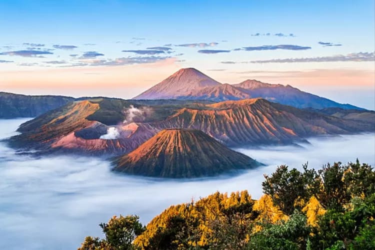 Ilustrasi Gunung Bromo diambil dari drone.