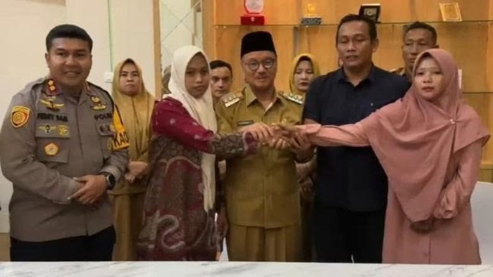 Kesepakatan damai yang difasilitasi oleh Bupati Konawe Selatan, Surunuddin Dangga.