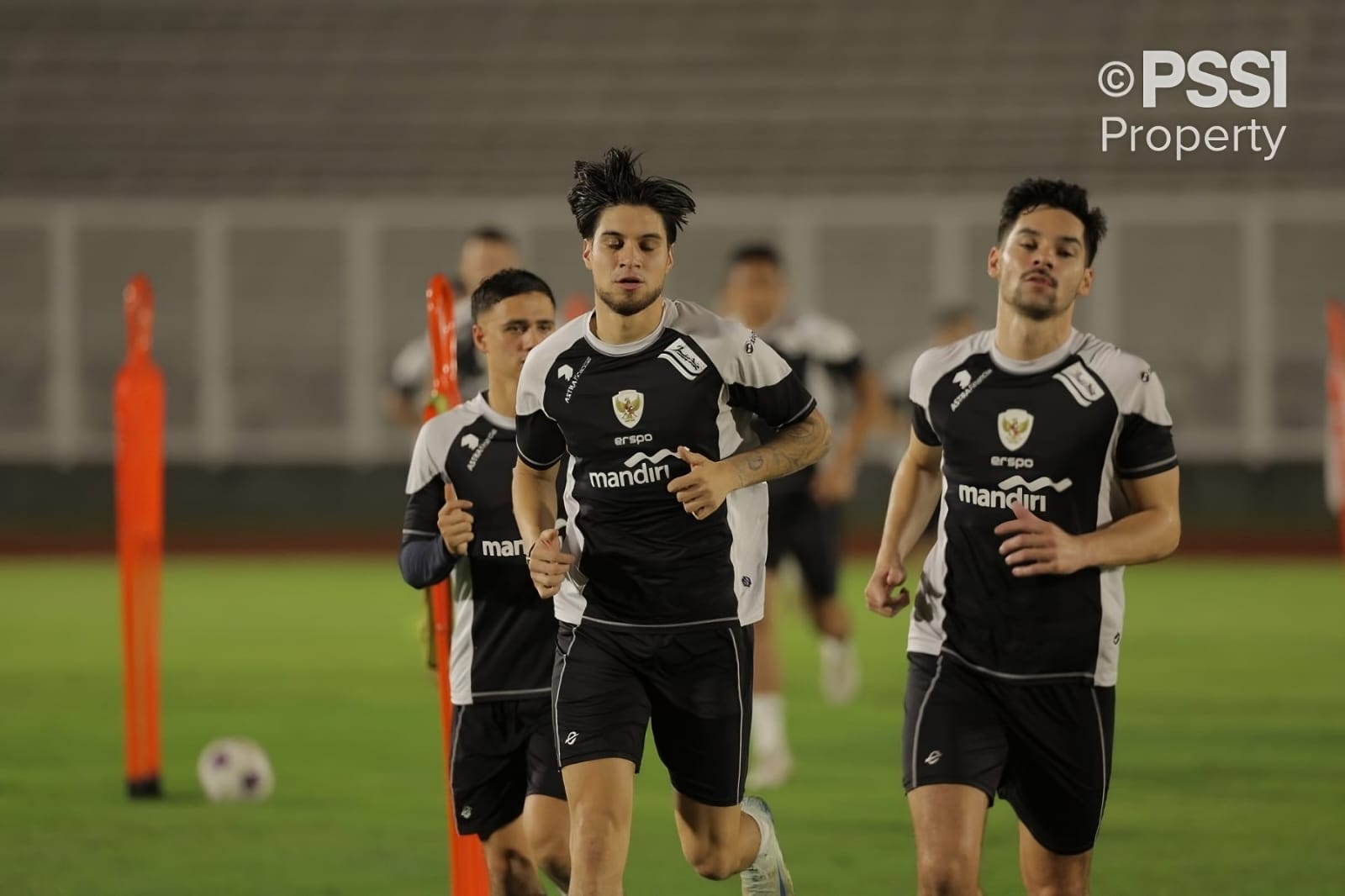 Kevin Diks saat menjalani latihan bersama Skuad Garuda.