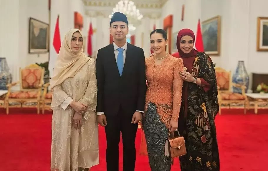 Raffi Ahmad didampingi Nagita Slavina dan orang terdekat.
