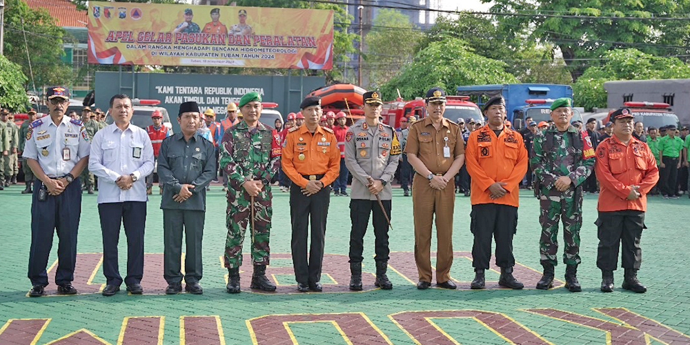Pjs Bupati Tuban Agung Subagyo bersama jajaran forkopimda dan pejabat terkait usai apel.