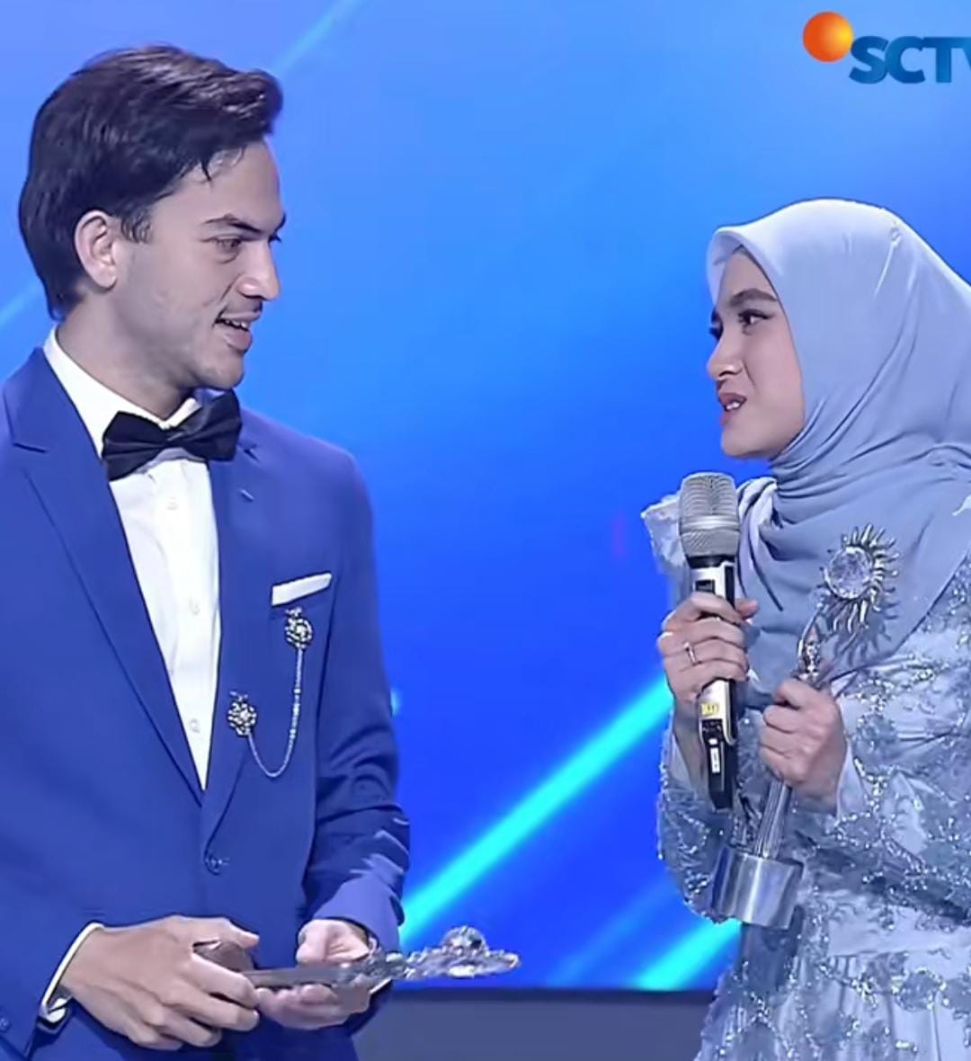 Cut Syifa dan Rizky Nazar memenangkan SCTV awards dalam kategori Pasangan Karakter Sinetron Paling Ngetop