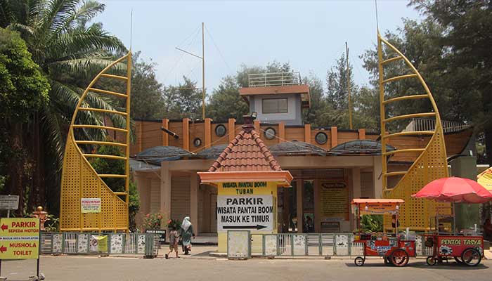 PANTAI BOOM: Lokasi wisata Pantai Boom di utara Alun-Alun Tuban. Untuk sementara, wisata ini penyumbang PAD terbanyak dibanding dua wisata pemkab lainnya.