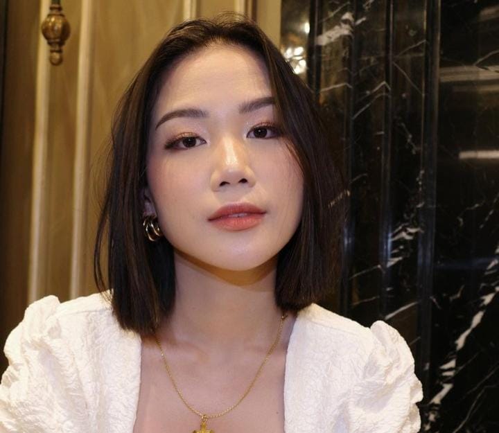 Selebgram Laura Siburian yang mengaku pernah pacaran dengan wanita.