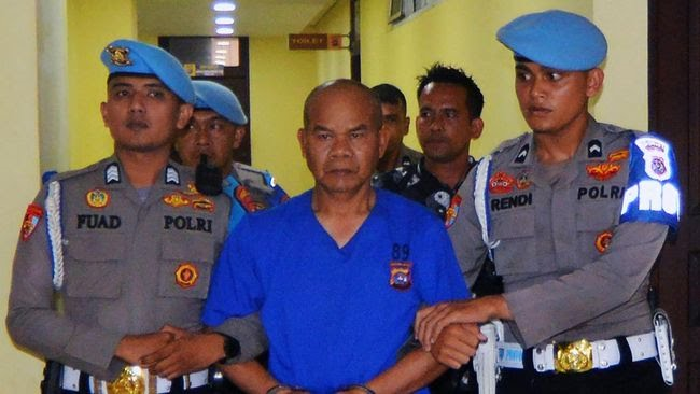 AKP Dadang Iskandar yang tengah digiring oleh pihak kepolisian