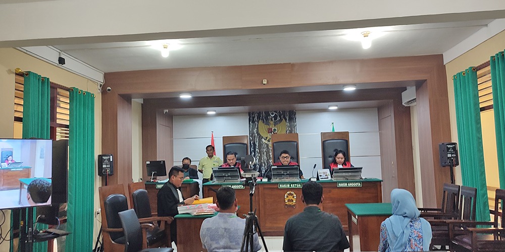 Sidang kasus penyelundupan pupuk subsidi ilegal dari Madura ke Tuban yang berlangsung di Pengadilan Negeri Tuban, Kamis (28/11).