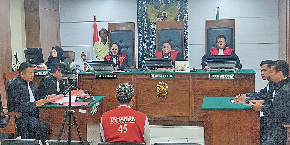 Agus Susanto, terdakwa pembunuhan pria asal Lamongan menjalani sidang lanjutan di Pengadilan Negeri Tuban, Selasa (3/12).