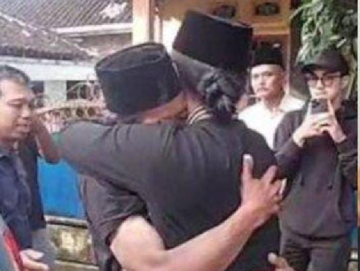 Momen Gus Miftah minta maaf dengan penjual es teh viral Sunhaji